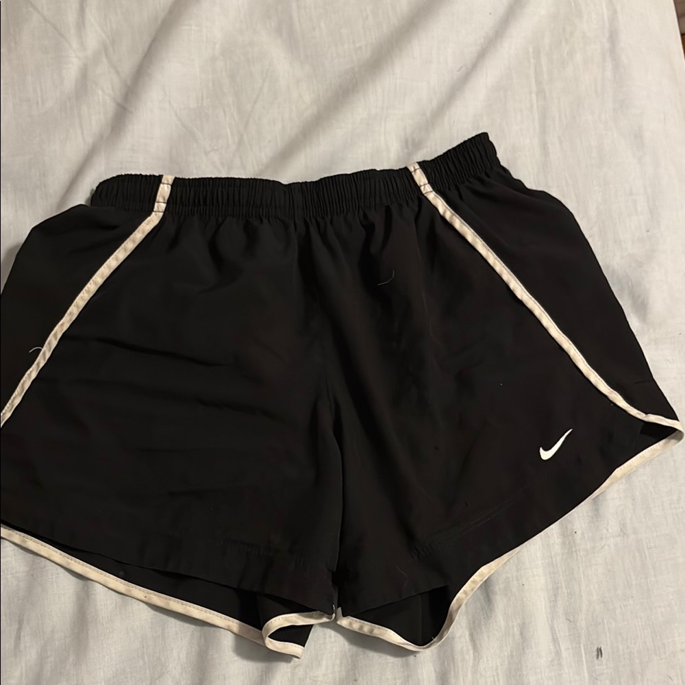 Nike Black and White Athletic Shorts Relaxed Fit Moisture-Wicking
